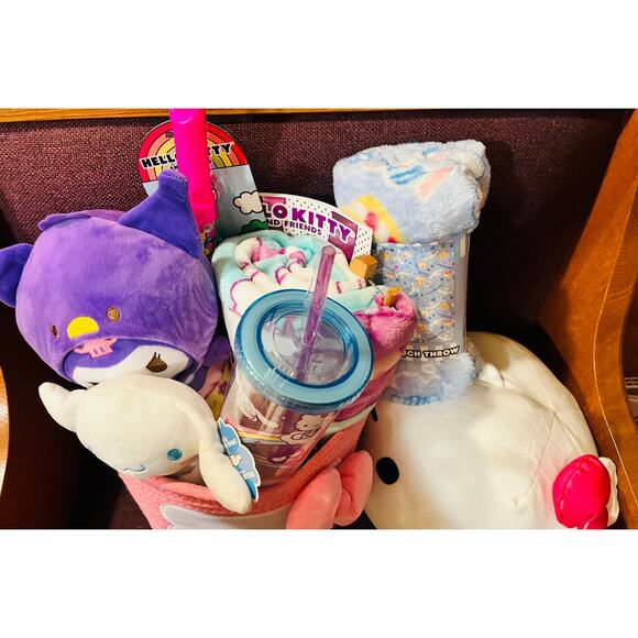 Hello kitty  Kuromi , Cinnamoroll Easter bundle with large pink rope storage bin - Picture 5 of 9